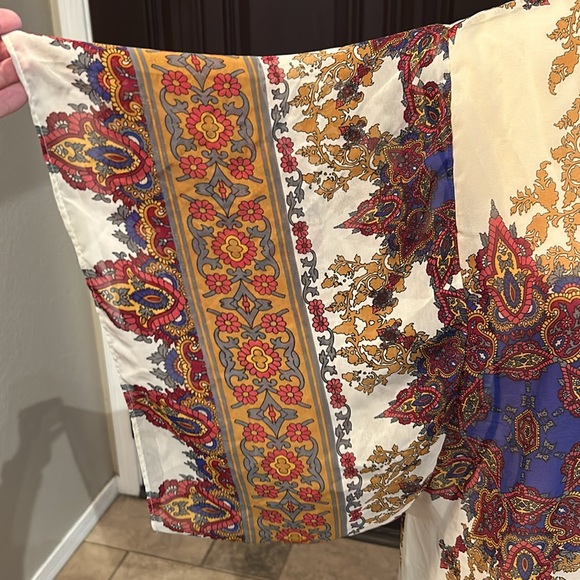 Maurice’s Sheer Mandala Cover - Picture 3 of 8